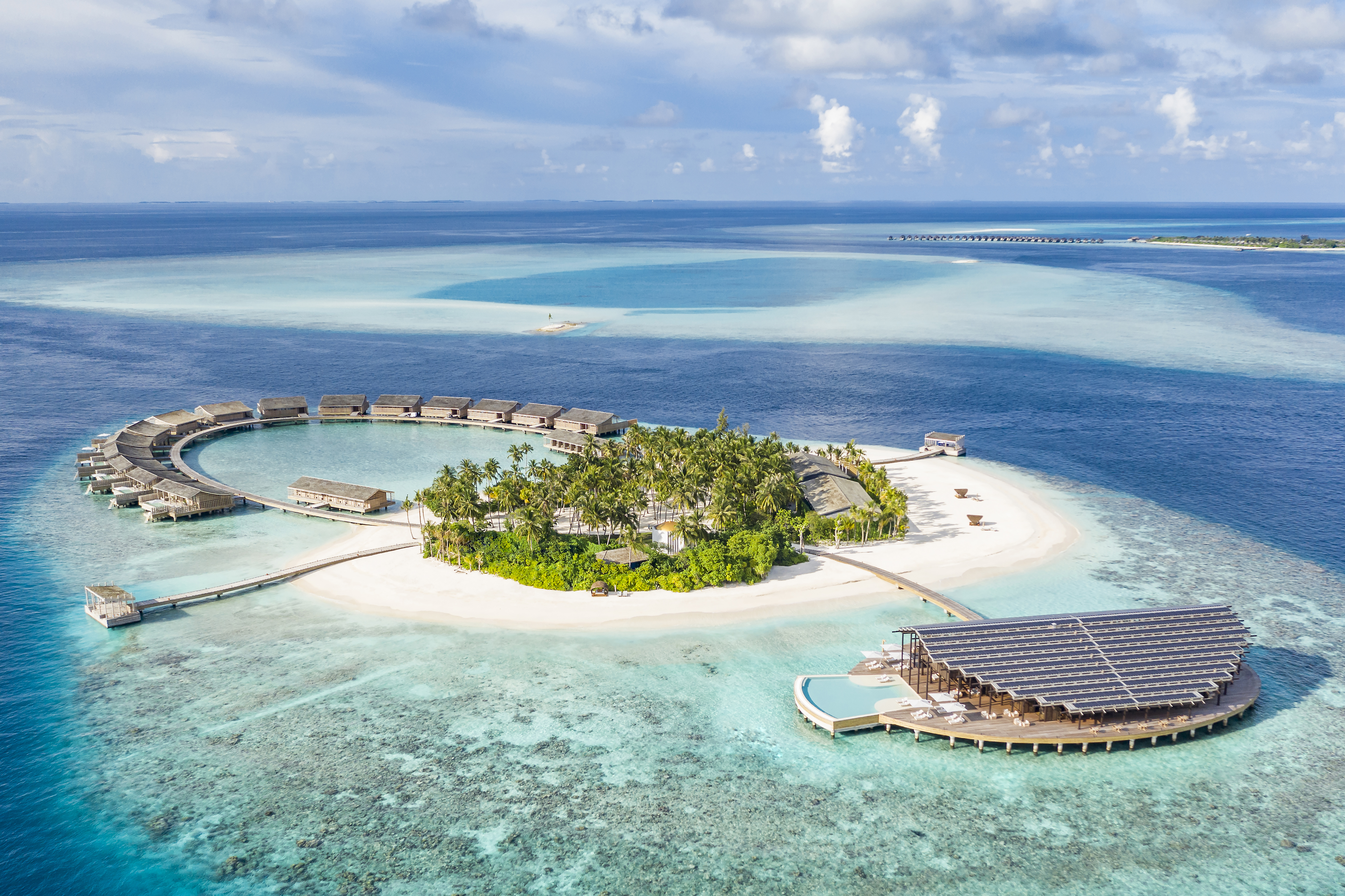 🏝️ Travel to Maldives paradise with Start Travel! 🌊